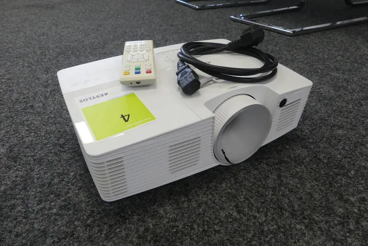 Acer DLP Projektor Modell: X137WH